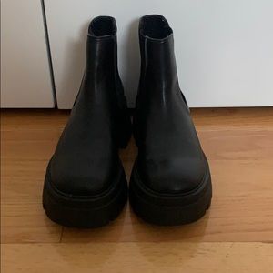 COPY - NEVER WORN Pull & Bear Chelsea Boot